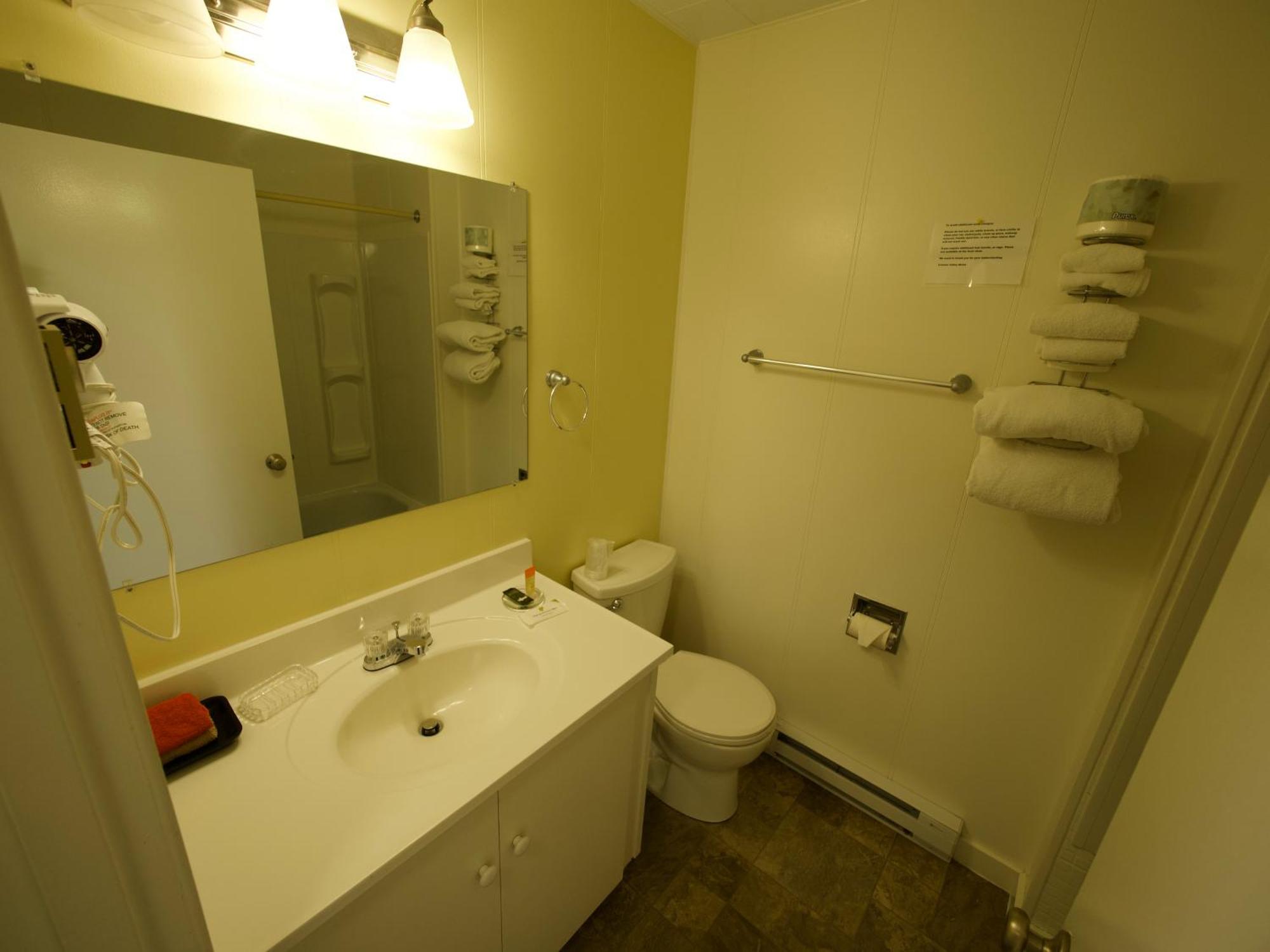 Creston Valley Motel Kültér fotó